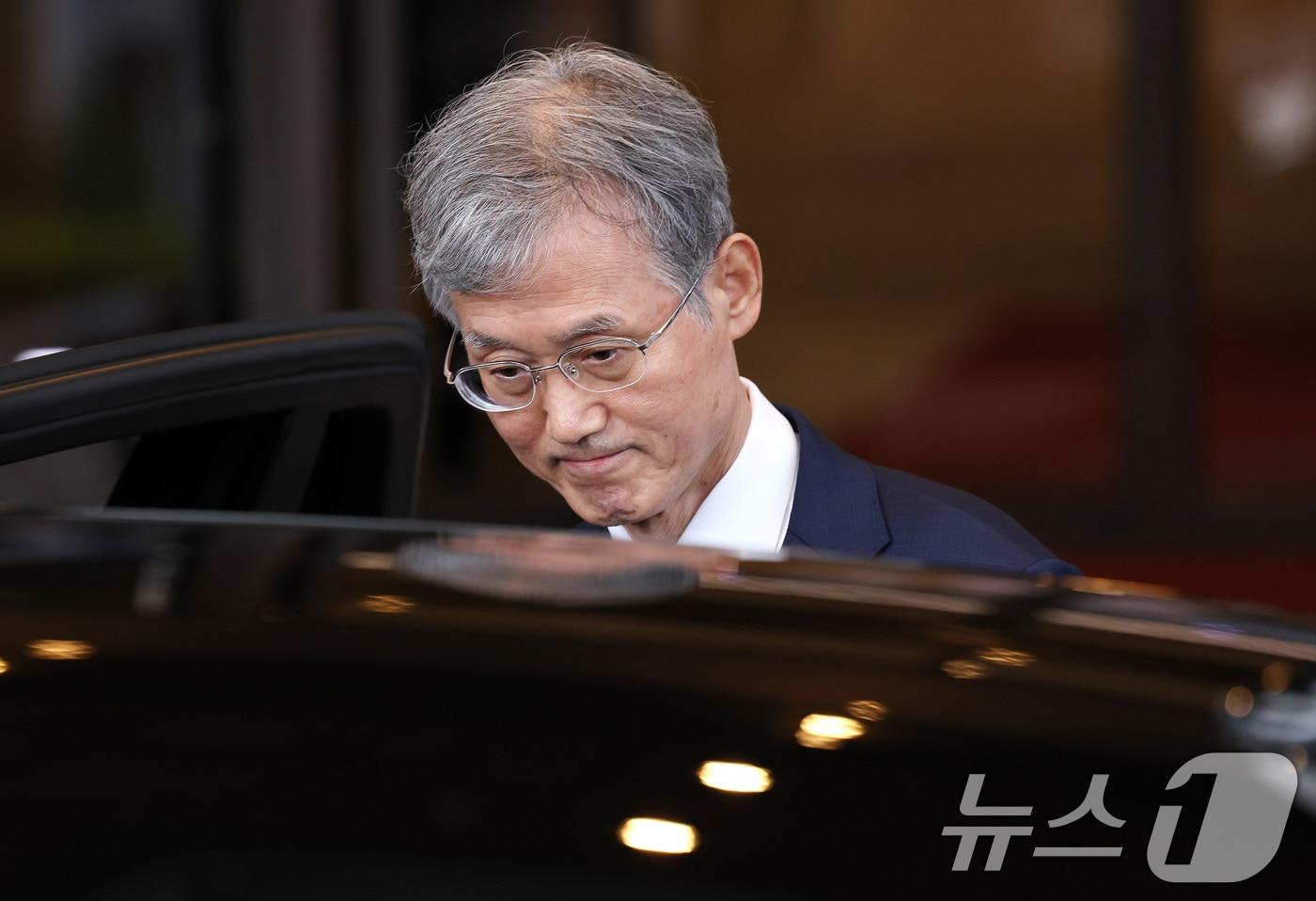 본문 이미지 - 조희대 대법원장이 28일 오후 서울 서초동 대법원 청사에서 퇴근하고 있다. 2026.8.28 ⓒ 뉴스1 박지혜 기자