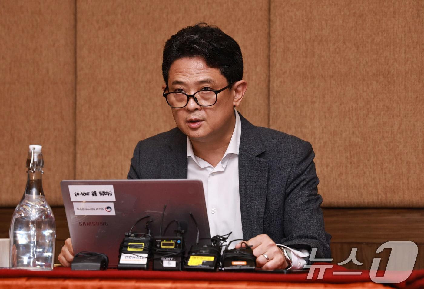 본문 이미지 - 임상우 네팔 대홍수 정부합동 신속대응팀 단장이 28일 네팔 카트만두 주네팔 대사관 인근의 한 호텔에서 언론 브리핑을 하고 있다. 2026.8.29 ⓒ 뉴스1 구윤성 기자