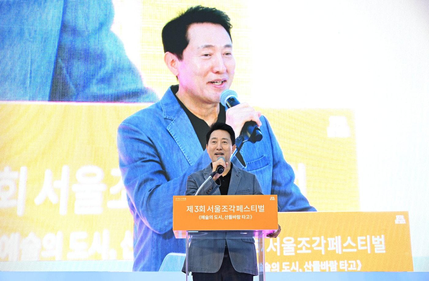 본문 이미지 - 오세훈 서울시장이 29일 오후 열린송현녹지공원에서 개최된 '제3회 서울조각페스티벌 개막식'에서 인사말씀을 하고 있다.