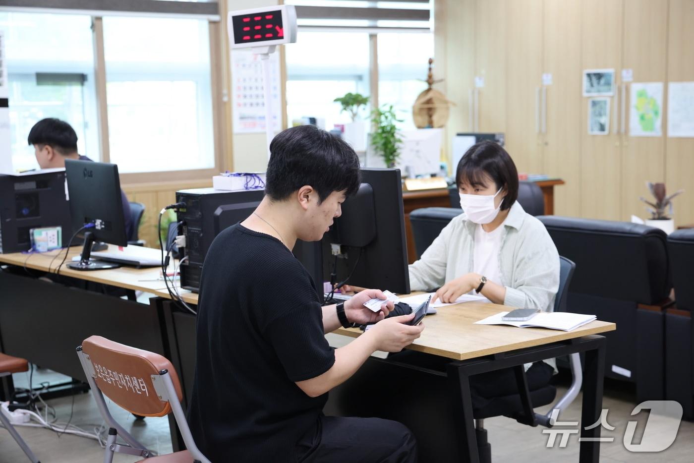 본문 이미지 - 농어촌 기본소득 시범사업 신청 접수 창구.(보은군 제공. 재판매 및 DB금지)/뉴스1 