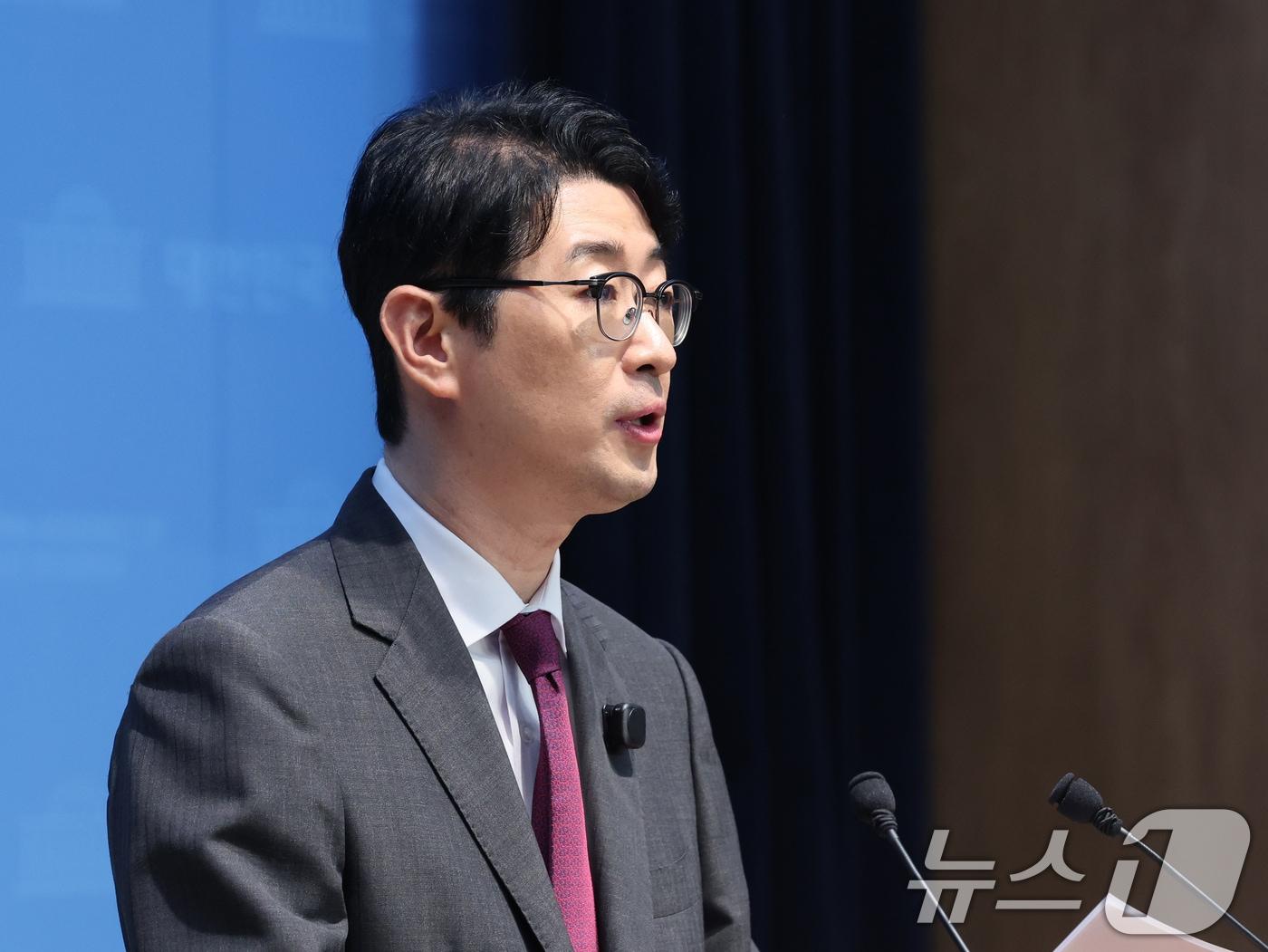 본문 이미지 - 주진우 국민의힘 의원이 3일 오후 서울 여의도 국회 소통관에서 '제22대 총선 쌍둥이 투표율 조작 고발 기자회견'을 하고 있다. 2026.8.3 ⓒ 뉴스1 황기선 기자