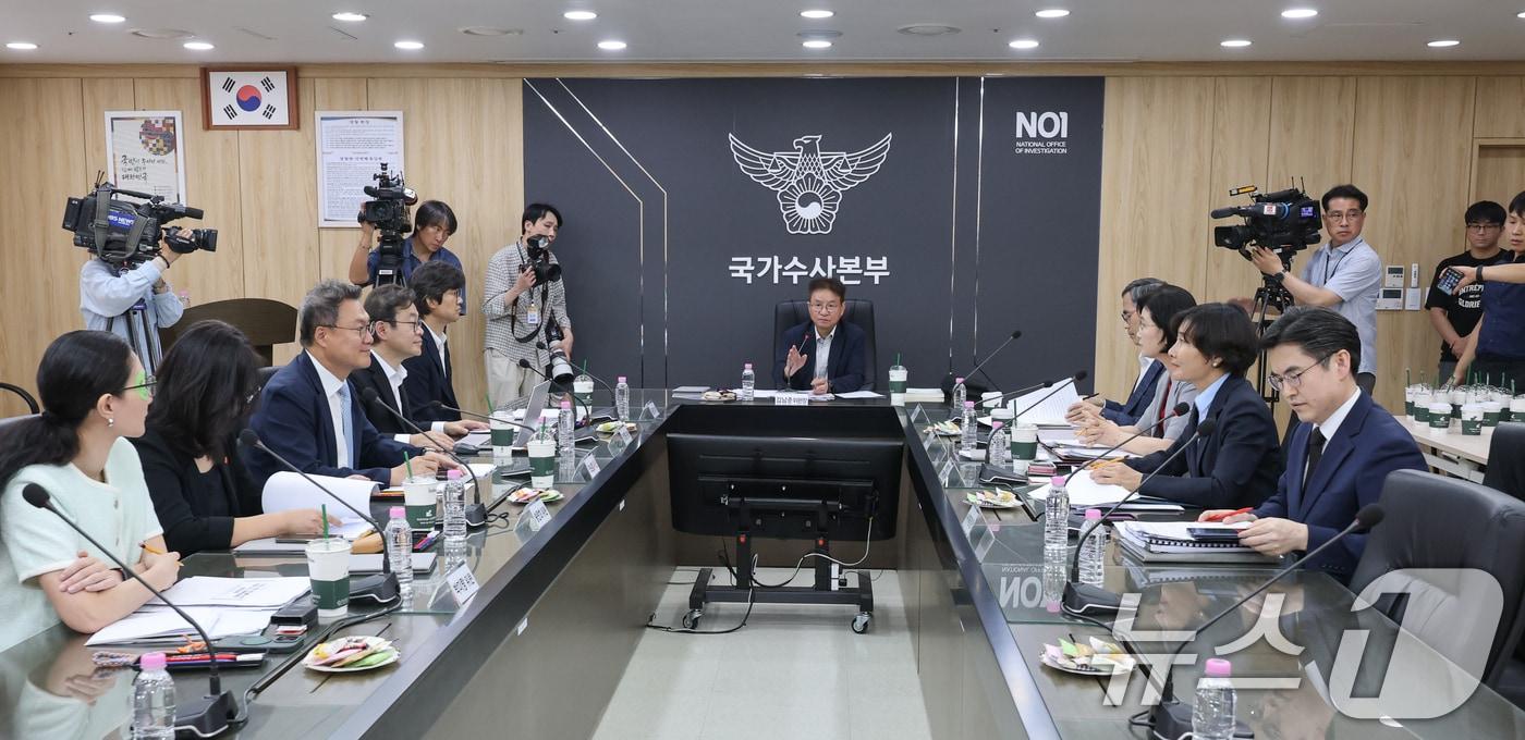 본문 이미지 - 김남준 위원장이 3일 오후 서울 서대문구 경찰청 국가수사본부에서 '국민 신뢰 제고를 위한 경찰 수사 개혁위원회 회의'를 주재하고 있다. 2026.8.3 ⓒ 뉴스1 안은나 기자