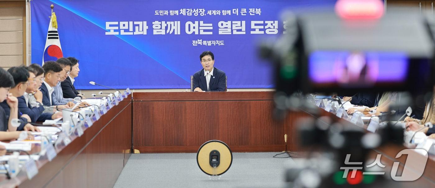 본문 이미지 - 3일 이원택 전북도지사가 간부회의를 주재하고 있다.(전북도 제공. 재판매 및 DB금지)/뉴스1 