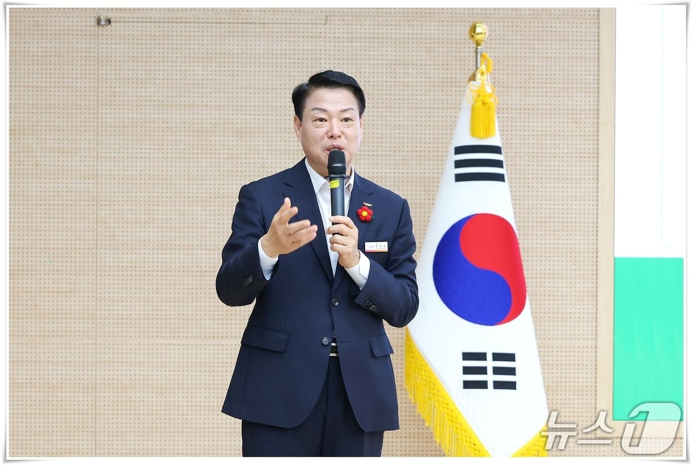 본문 이미지 - 3일 박성현 광양시장이  8월 전 직원 시무회의'에서 예산 적기 투입과 예산다이어트를 당부하고있다(광양시 제공)