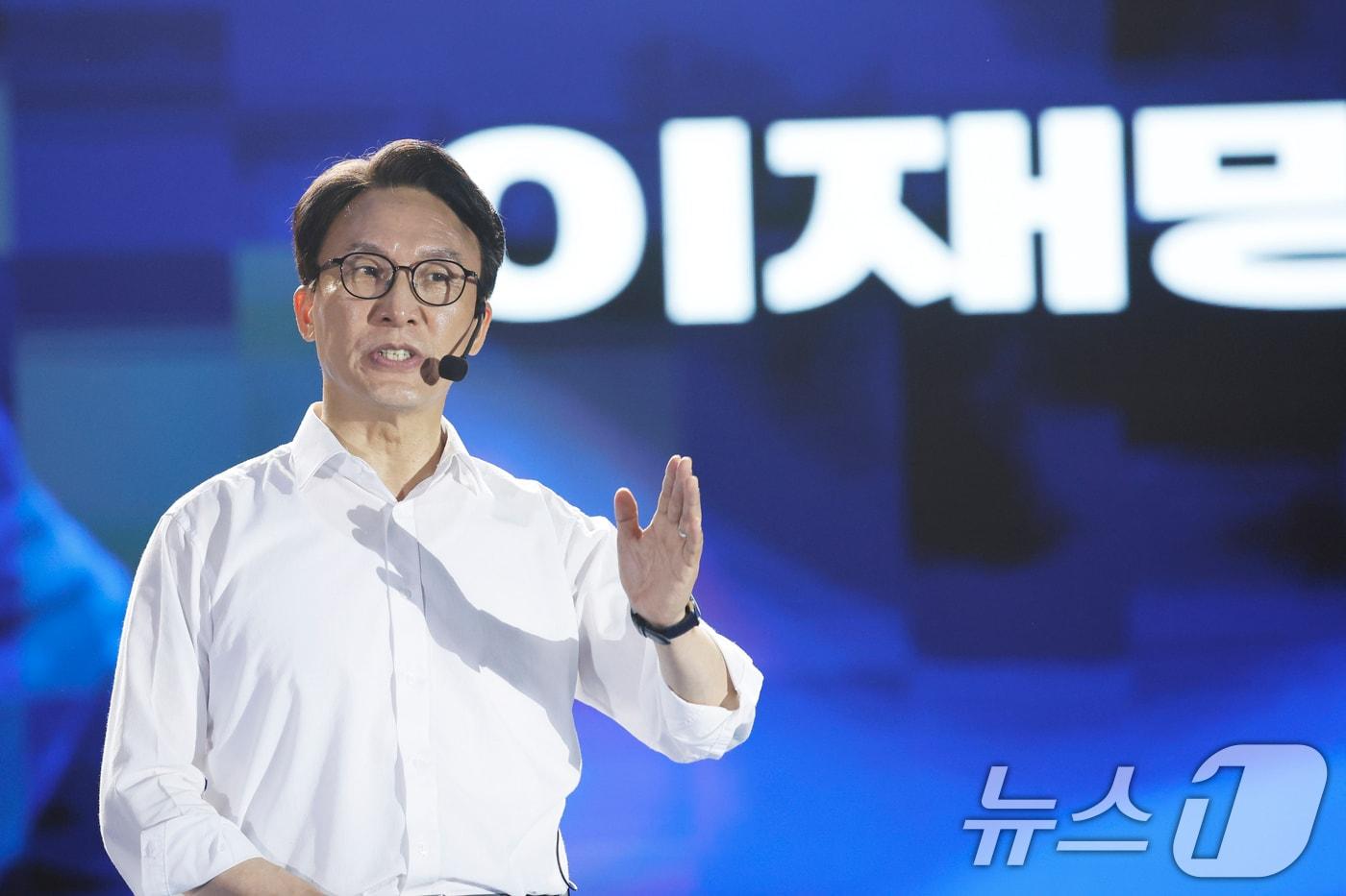 본문 이미지 - 김민석 더불어민주당 당대표 후보가 3일 오후 광주 김대중컨벤션센터에서 열린 ‘선택 김민석! 전남·광주 당원 필승 결의대회’에서 당원들에게 지지를 호소하고 있다. 2026.8.3 ⓒ 뉴스1 김태성 기자