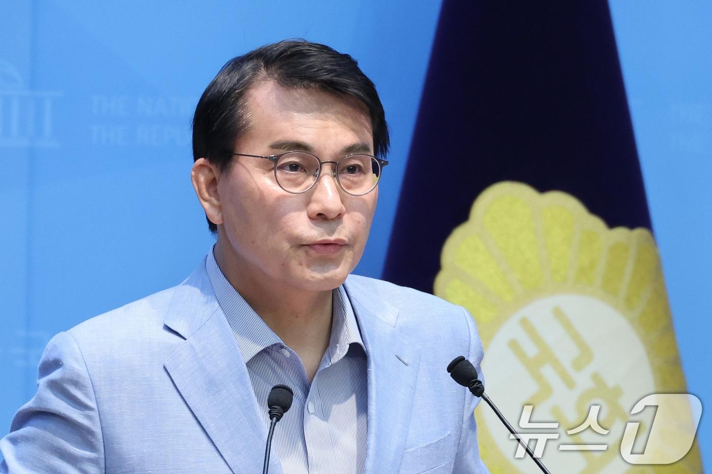 본문 이미지 - 윤상현 6.3 지방선거 투표용지 부족사태 등 국민참정권 침해 진상규명 및 선거관리 개혁을 위한 국정조사특별위원회 위원장이 30일 서울 여의도 국회 소통관에서 현안 관련 기자회견을 하고 있다. 2026.8.30 ⓒ 뉴스1 신웅수 기자