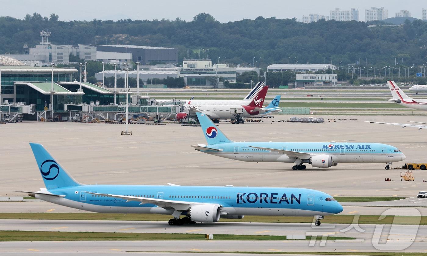 본문 이미지 - 30일 인천국제공항 계류장 모습. 2026.8.30 ⓒ 뉴스1 김성진 기자