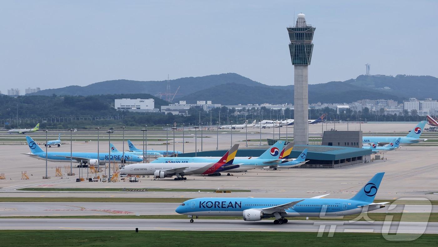 본문 이미지 - 인천국제공항 계류장 모습. 2026.8.30 ⓒ 뉴스1 김성진 기자
