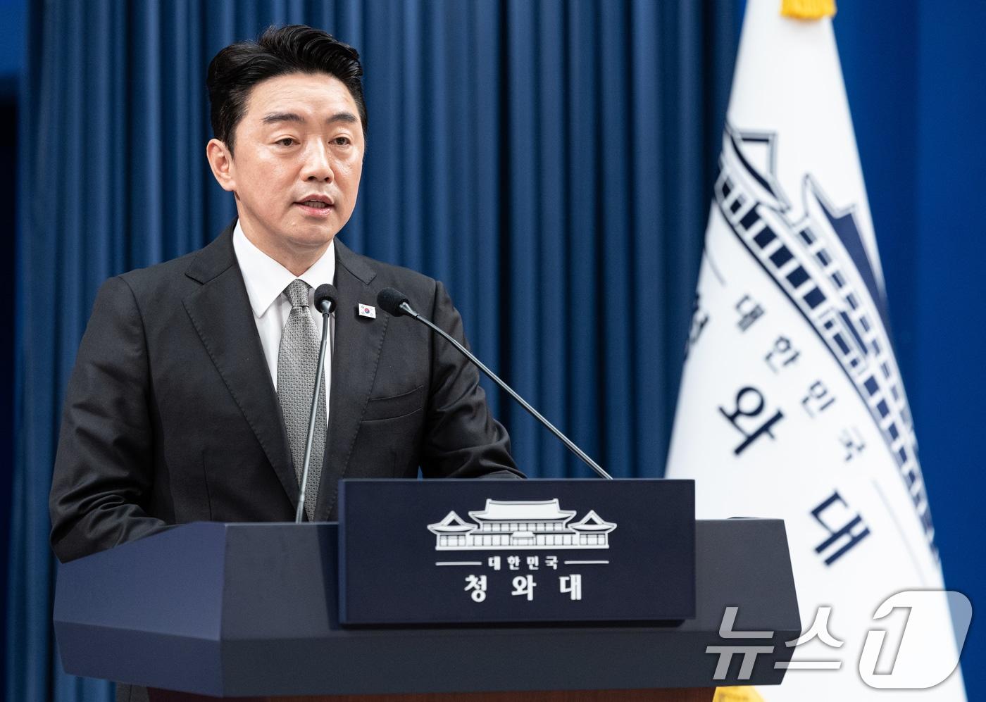 본문 이미지 - 강훈식 비서실장이 30일 청와대에서 인사 관련 브리핑을 하고 있다. 2026.8.30 ⓒ 뉴스1 이재명 기자