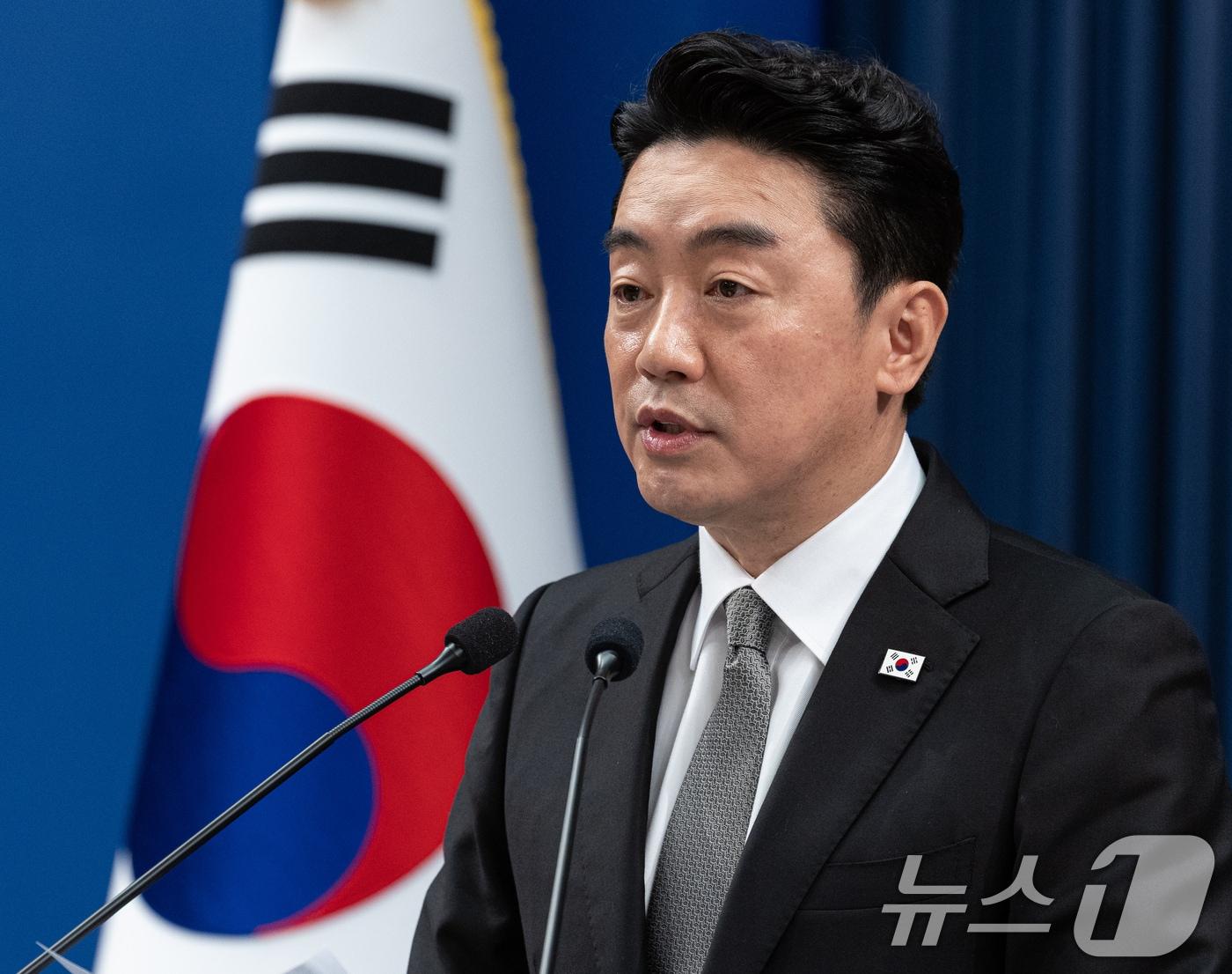 본문 이미지 - 강훈식 비서실장이 지난달 30일 청와대에서 인사 관련 브리핑을 하고 있다. 2026.8.30 ⓒ 뉴스1 이재명 기자