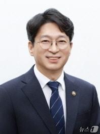 본문 이미지 - 국토교통부 장관 후보자로 지명된 홍지선 국토부 제2차관