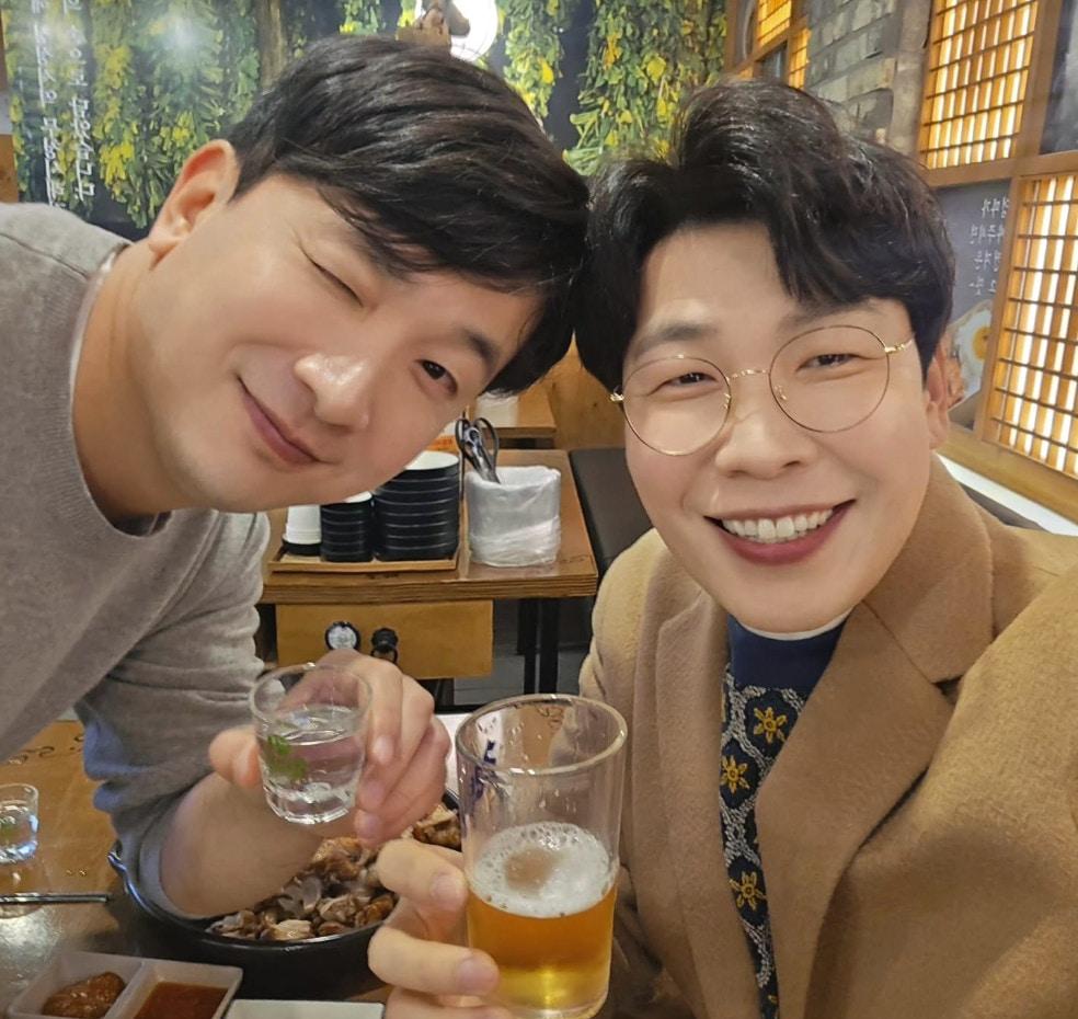 본문 이미지 - 이용주(왼쪽)와 백봉기 (백봉기 SNS 갈무리)