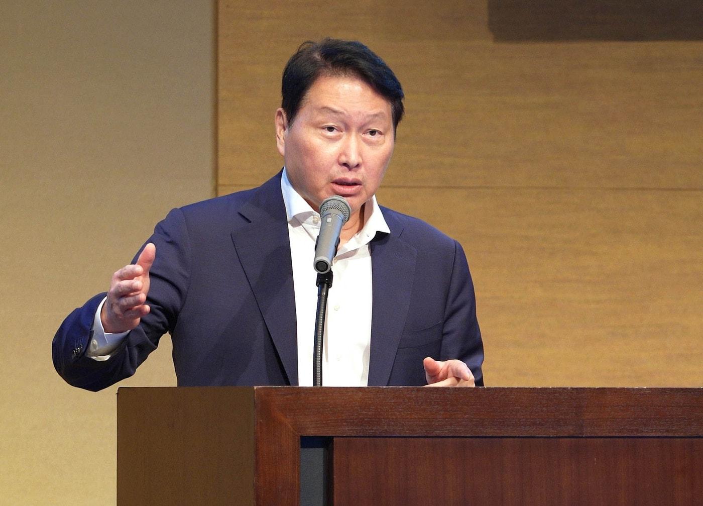 본문 이미지 - 30일 일본 센다이에서 열린 '한일 저출산 대응 교류위원회'에서 최태원 대한상의 회장이 개회사를 하고 있다. (대한상공회의소 제공) 2026.8.30
