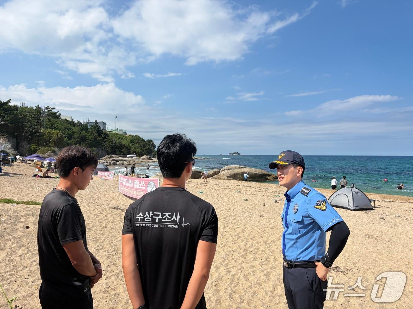 본문 이미지 - 속초해경 비지정해변 점검.(속초해경 제공, 재판매 및 DB 금지)