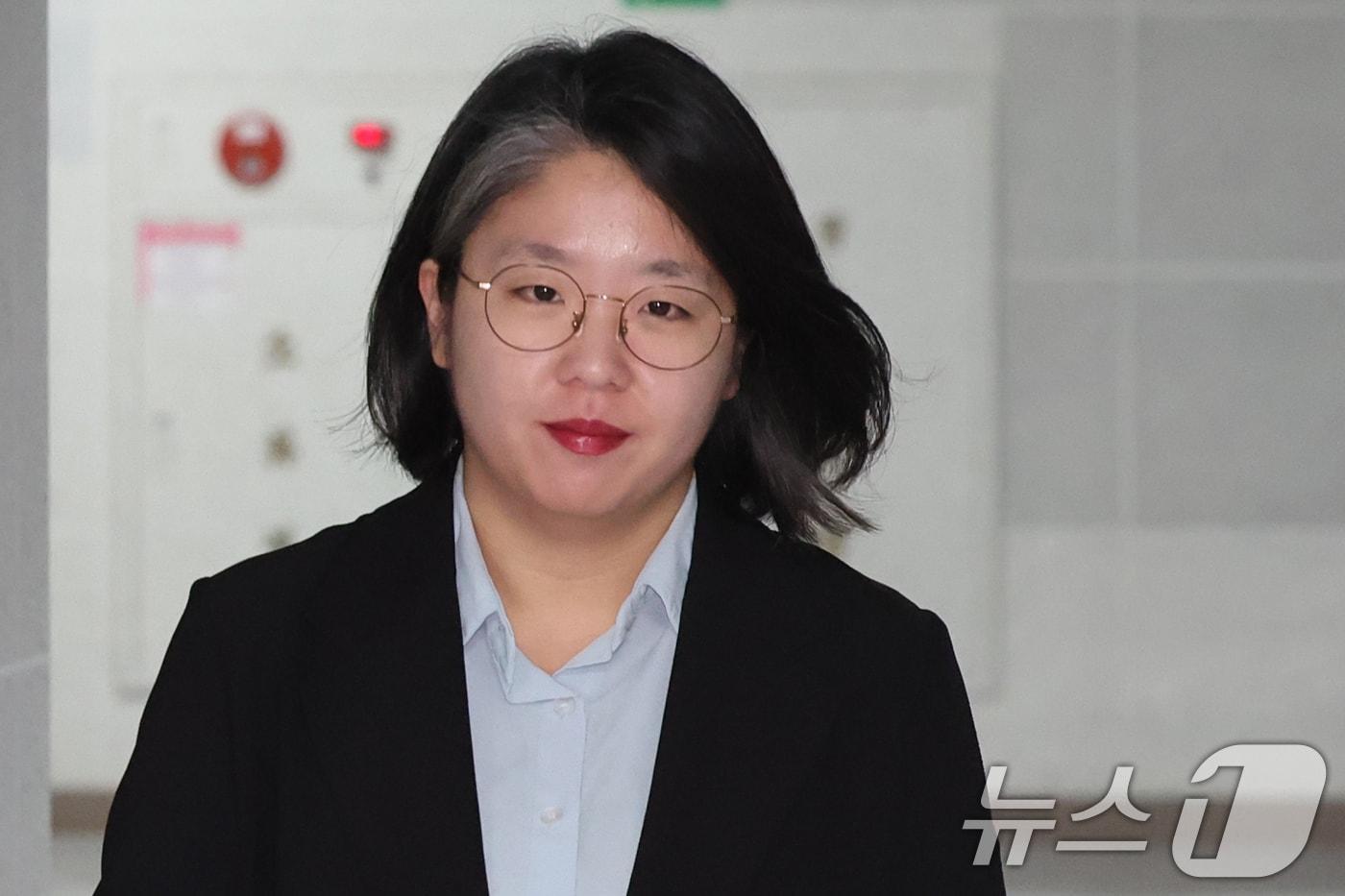 본문 이미지 - 성평등가족부 장관 후보자로 지명된 용혜인 기본소득당 의원이 31일 오전 서울 여의도 국회 의원회관으로 출근하고 있다. 2026.8.31 ⓒ 뉴스1 황기선 기자