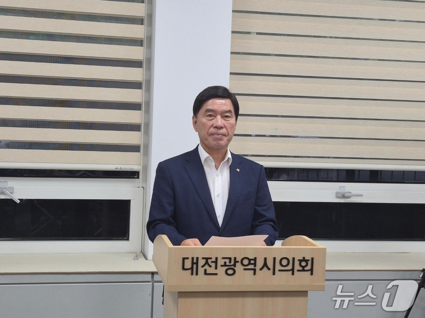 본문 이미지 - 황인호 대전 동구청장이 31일 오전 시의회 기자회견을 하고 있다. (박종명 기자) / 뉴스1