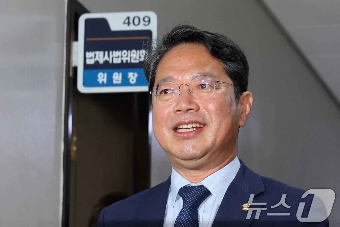 본문 이미지 - 법무부 장관 후보자로 지명된 김승원 법제사법위원회 소위원장이 31일 오전 서울 여의도 국회에서 열린 법사위 법안심사제1소위원회에 참석하고 있다. 2026.8.31 ⓒ 뉴스1 황기선 기자
