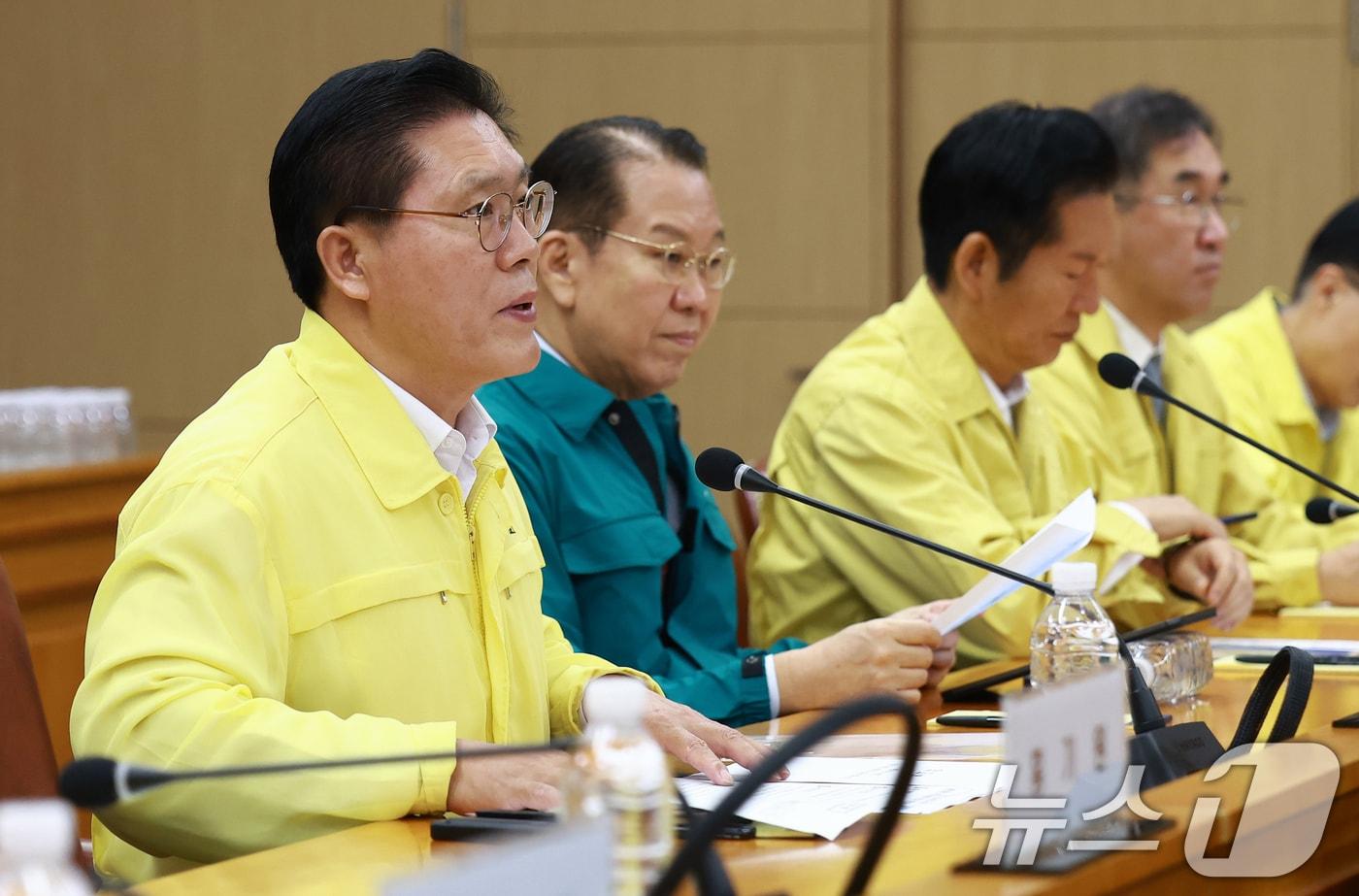본문 이미지 - 송석준 국회 외교통일위원장이 31일 서울 종로구 외교부 청사에서 열린 국회 외교통일위원회 대상 네팔 대홍수 관련 브리핑에서 모두발언하고 있다.(공동취재) 2026.8.31 ⓒ 뉴스1 이종덕 기자