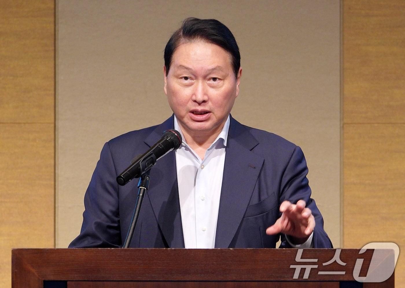 본문 이미지 - 최태원 대한상공회의소 회장이 31일 일본 센다이 웨스틴호텔에서 ‘지역에서 열어가는 한일의 미래'를 주제로 열린 ‘제15회 한일상공회의소 회장단 회의’에서 개회사를 하고 있다. (대한상의 제공. 재판매 및 DB금지) 2026.8.31 ⓒ 뉴스1