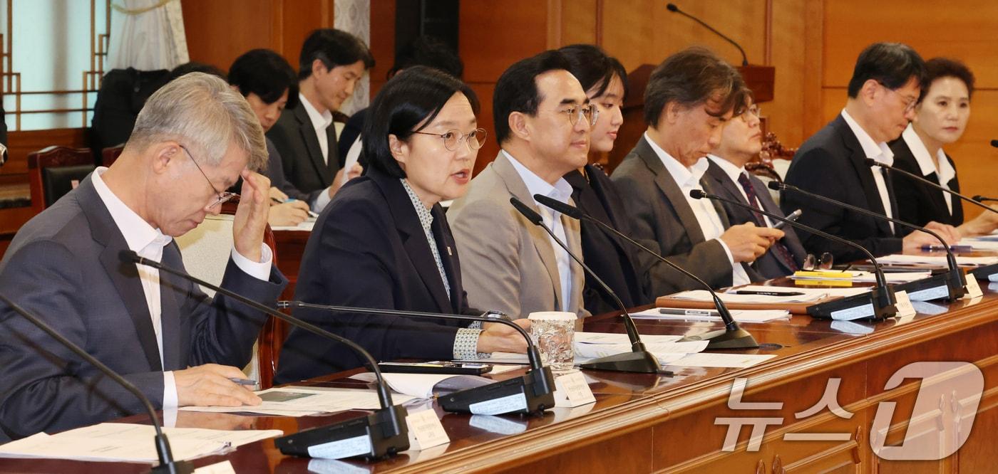 본문 이미지 - 한성숙 국무총리가 31일 서울 종로구 정부서울청사에서 열린 전남광주통합특별시 지원위원회 첫 회의에서 모두 발언하고 있다. 2026.8.31 ⓒ 뉴스1 이종덕 기자