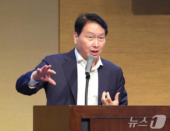 본문 이미지 - 최태원 대한상공회의소 회장이 일본 센다이 웨스틴호텔에서 발언을 하고 있다.(대한상공회의소 제공)/뉴스1