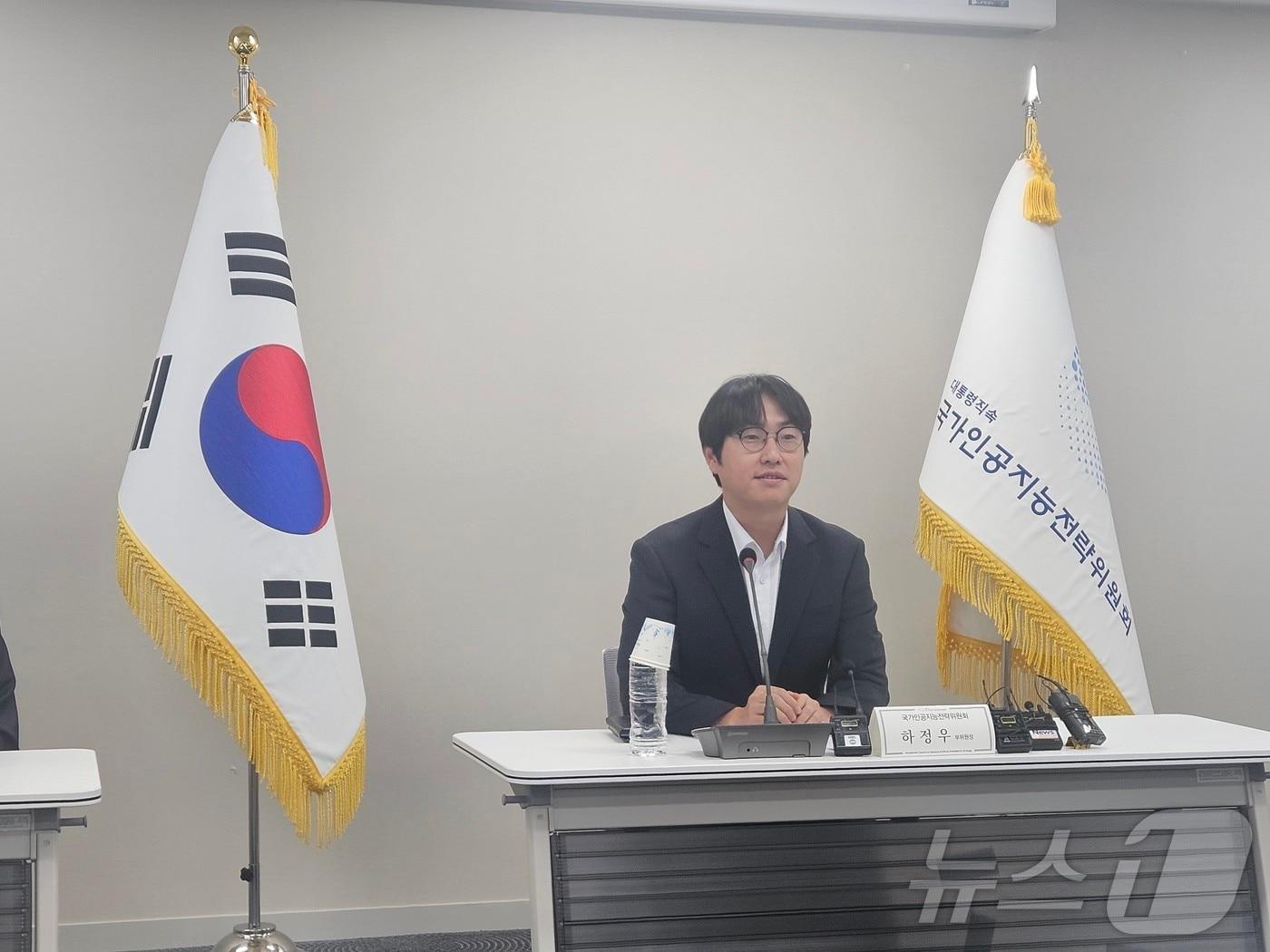 본문 이미지 - 하정우 국가인공지능전략위원회 상근 부위원장이 31일 기자간담회를 진행하고 있다. ⓒ 뉴스1 나연준 기자