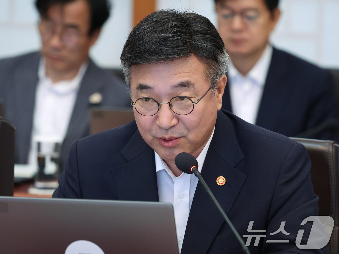본문 이미지 - 윤호중 행정안전부 장관이 4일 청와대에서 열린 국무회의에서 발언을 하고 있다. (청와대통신사진기자단) 2026.8.4 ⓒ 뉴스1 이재명 기자