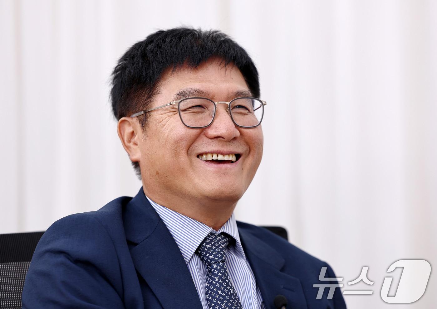 본문 이미지 - 채원배 뉴스1 전무가 서울 종로구 뉴스1 스튜디오에서 어린이·가족 뮤지컬 '나는 반딧불'을 소개하고 있다. ⓒ 뉴스1 구윤성 기자
