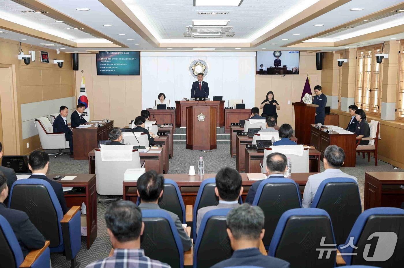 본문 이미지 - 지난 3일 태안군의회 본회의장에서 열린 제322회 태안군의회 임시회 개회 모습(군의회 제공. 재판매 및 DB금지)/뉴스1
