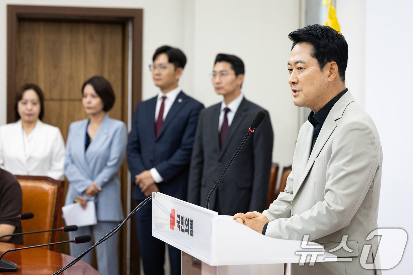 본문 이미지 - 장동혁 국민의힘 대표가 지난 4일 서울 여의도 국회에서 형사소송법 국무회의 의결 및 부동산 세제개편 등 현안 관련 기자회견을 하고 있다. 2026.8.4 ⓒ 뉴스1 유승관 기자