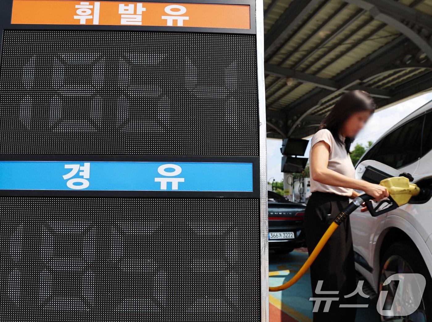 본문 이미지 - 서울 서초구 만남의광장 주유소의 모습. 2026.8.4 ⓒ 뉴스1 이종수 기자