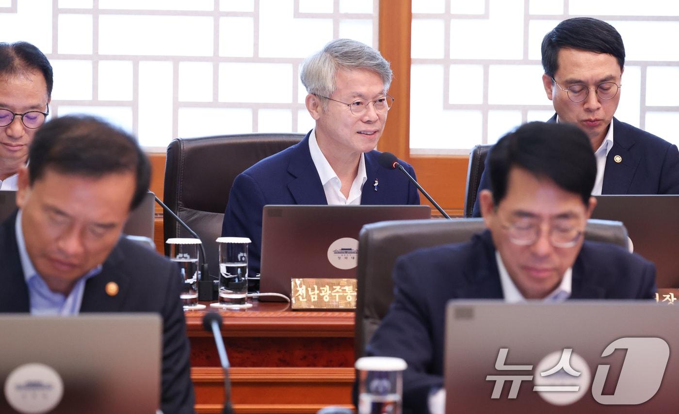 본문 이미지 - 민형배 전남광주통합특별시장이 4일 청와대에서 열린 국무회의에서 발언을 하고 있다. (청와대통신사진기자단) 2026.8.4 ⓒ 뉴스1 이재명 기자