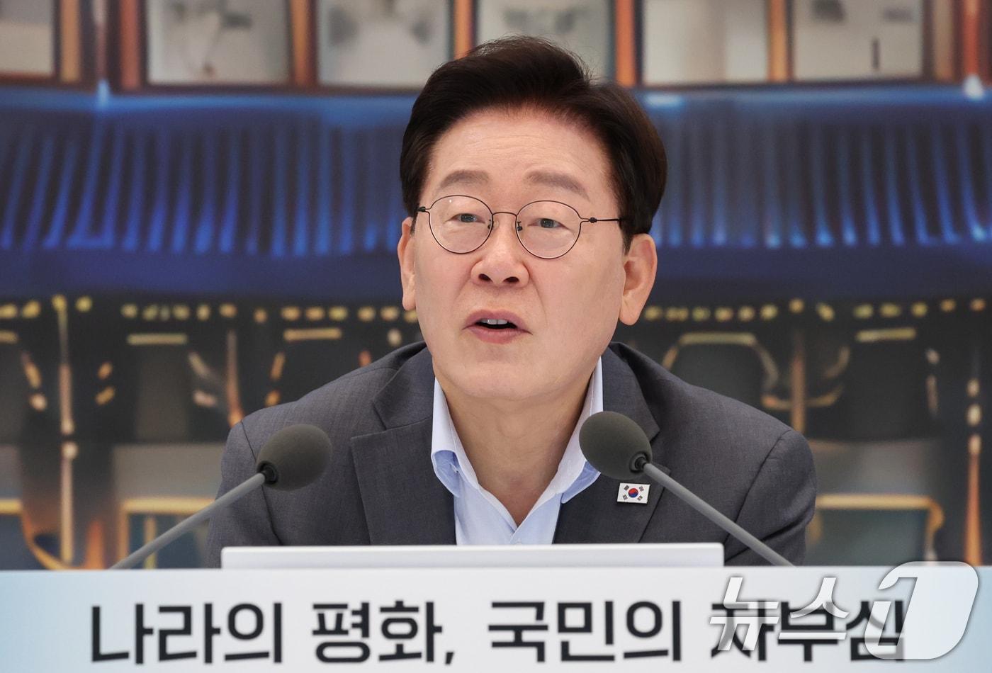 본문 이미지 - 이재명 대통령이 5일 청와대 영빈관에서 열린 외교부, 통일부, 국방부, 국가보훈부 2차 업무보고에서 발언을 하고 있다. (청와대통신사진기자단) 2026.8.5 ⓒ 뉴스1 이재명 기자