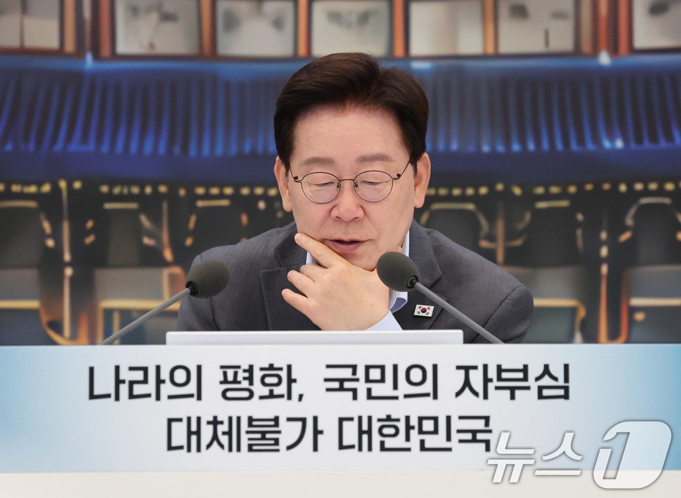 본문 이미지 - 이재명 대통령이 5일 청와대 영빈관에서 열린 외교부, 통일부, 국방부, 국가보훈부 2차 업무보고에서 발언을 하고 있다. (청와대통신사진기자단) 2026.8.5 ⓒ 뉴스1 이재명 기자