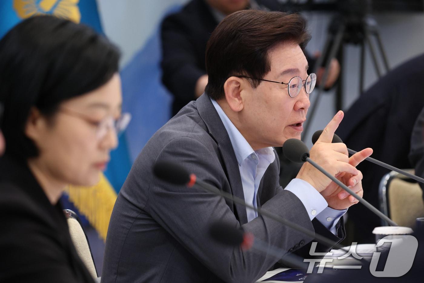 본문 이미지 - 이재명 대통령이 5일 청와대 영빈관에서 열린 외교부, 통일부, 국방부, 국가보훈부 2차 업무보고에서 발언을 하고 있다. (청와대통신사진기자단) 2026.8.5 ⓒ 뉴스1 이재명 기자