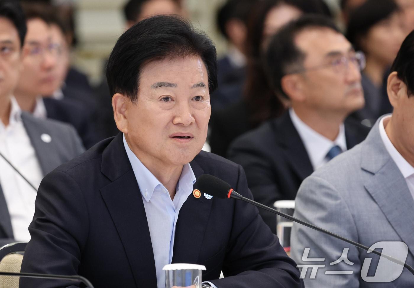 본문 이미지 - 정동영 통일부 장관이 5일 청와대 영빈관에서 열린 외교부, 통일부, 국방부, 국가보훈부 2차 업무보고에서 발언을 하고 있다. (청와대통신사진기자단) 2026.8.5 ⓒ 뉴스1 이재명 기자