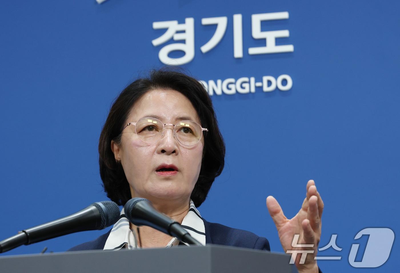 본문 이미지 - 추미애 경기도지사가 5일 경기 수원시 영통구 경기도청 브리핑룸에서 열린 '경기도 재정상황 관련 기자회견'에서 재정 비상 선언을 하고 있다. 2026.8.5 ⓒ 뉴스1 김영운 기자