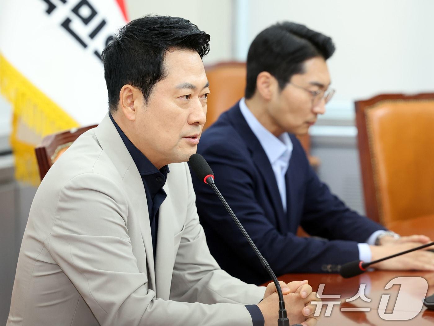 본문 이미지 - 장동혁 국민의힘 대표가 5일 오후 서울 여의도 국회에서 단일종목 레버리지 상장지수펀드(ETF) 등 현안 관련 기자회견을 하고 있다. 2026.8.5 ⓒ 뉴스1 황기선 기자