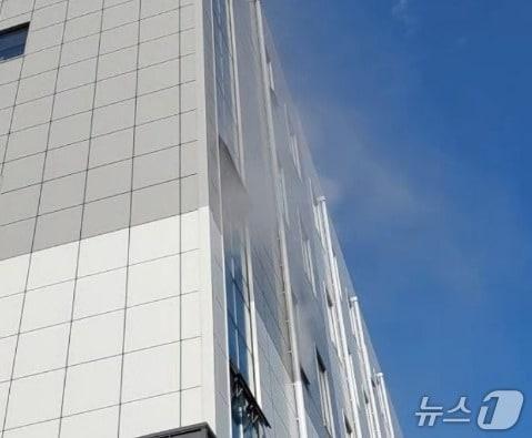 본문 이미지 - 화재 현장. (경기도소방재난본부 제공. 재판매 및 DB 금지) 2026.8.6/뉴스1