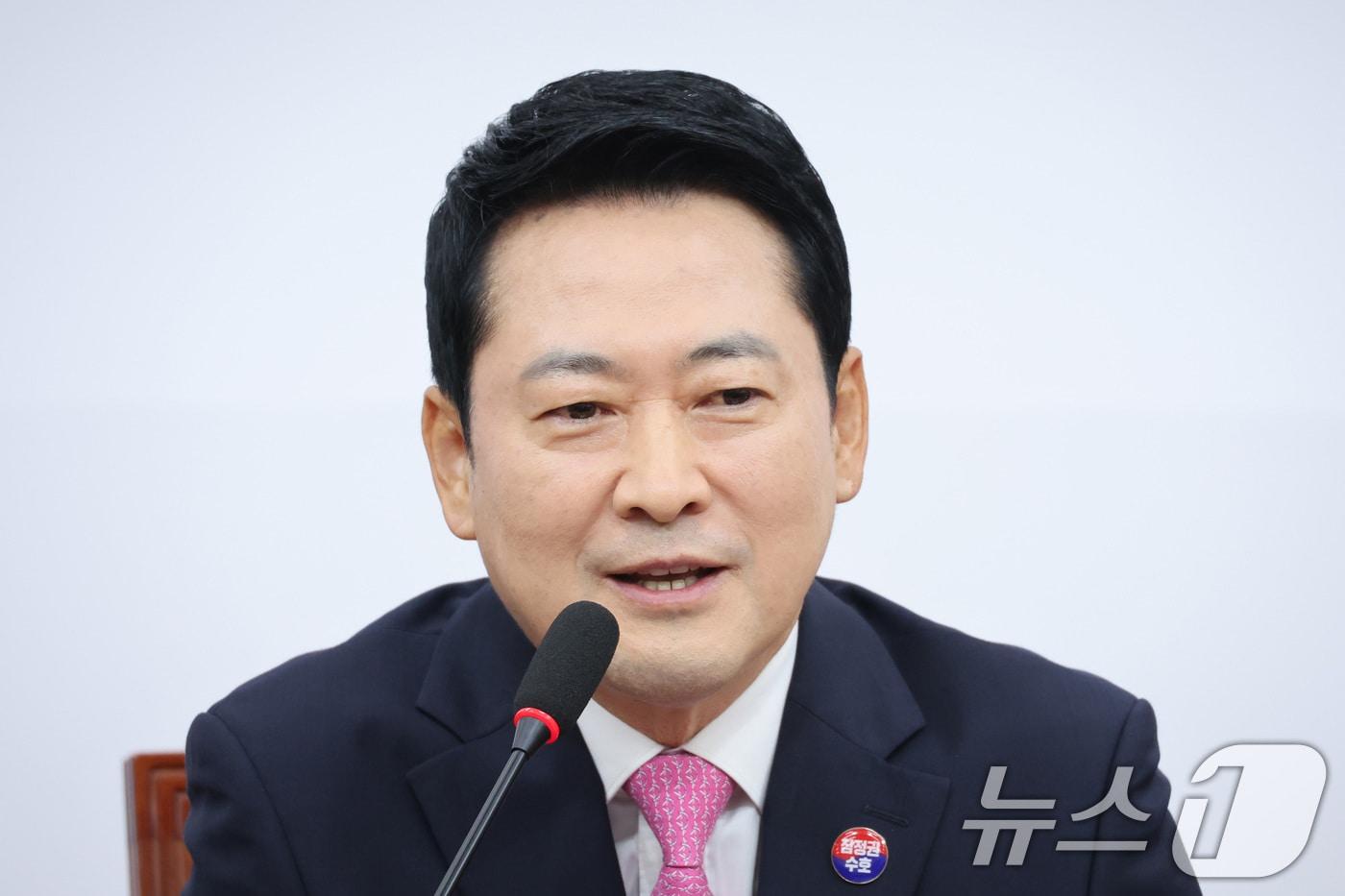 본문 이미지 - 장동혁 국민의힘 대표가 6일 서울 여의도 국회에서 열린 최고위원회의에서 발언하고 있다. 2026.8.6 ⓒ 뉴스1 신웅수 기자