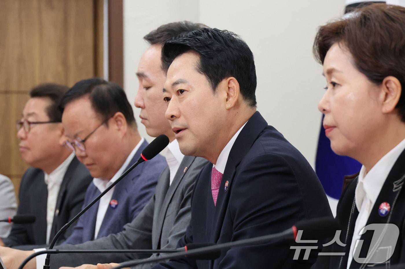 본문 이미지 - 장동혁 국민의힘 대표가 6일 서울 여의도 국회에서 열린 최고위원회의에서 발언하고 있다. 2026.8.6 ⓒ 뉴스1 신웅수 기자