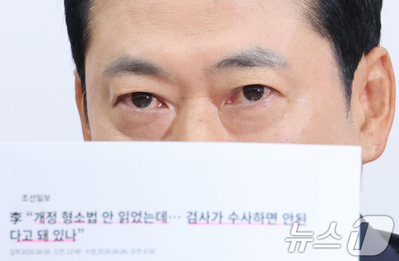 본문 이미지 - 장동혁 국민의힘 대표가 6일 서울 여의도 국회에서 열린 최고위원회의에서 발언하고 있다. 2026.8.6 ⓒ 뉴스1 신웅수 기자