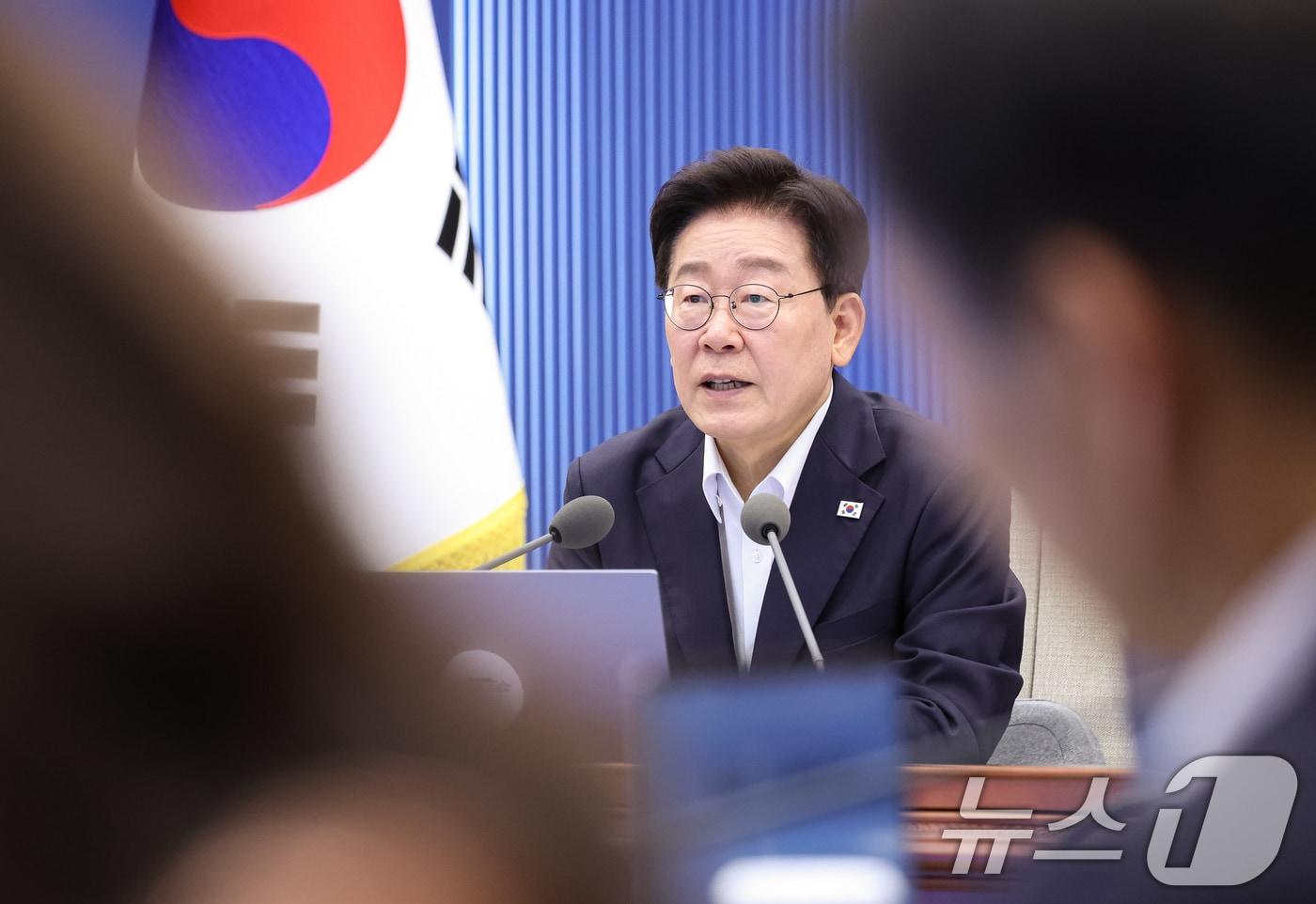 본문 이미지 - 이재명 대통령이 6일 청와대에서 열린 수석보좌관회의에서 발언을 하고 있다. (청와대통신사진기자단) 2026.8.6 ⓒ 뉴스1 이재명 기자