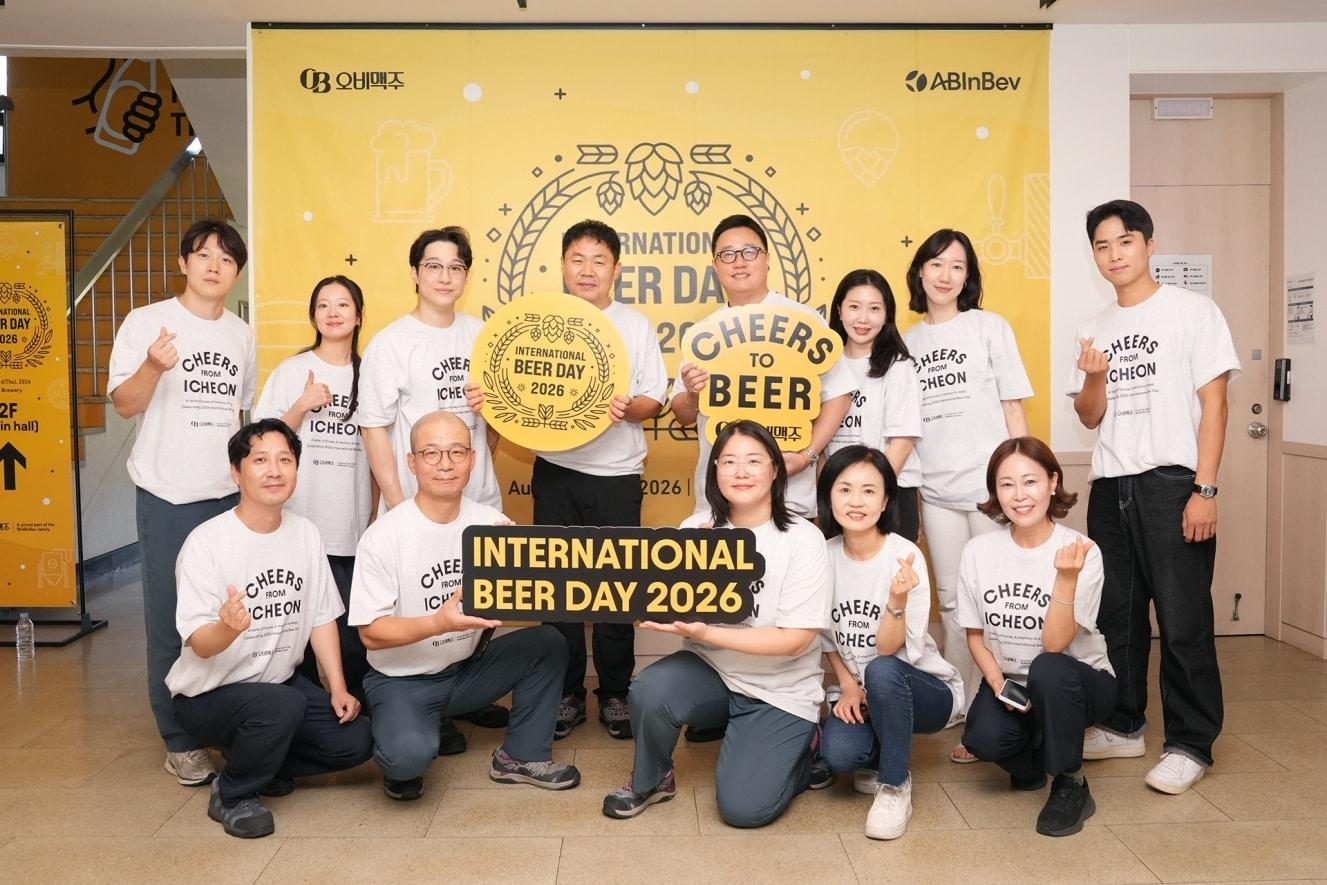 본문 이미지 - 맥주 빚기 행사 사진.(오비맥주 제공)