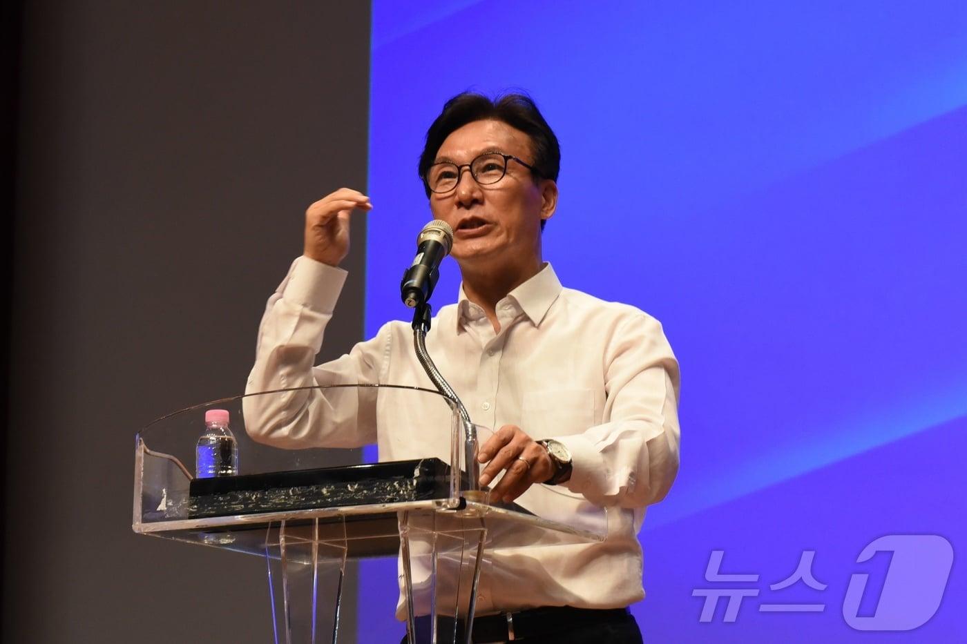 본문 이미지 - 더불어민주당 당권 주자인 김민석 의원이 6일 전남광주 순천을 찾아 지지를 호소하고 있다. 2026.8.6 ⓒ 뉴스1 김성준 기자
