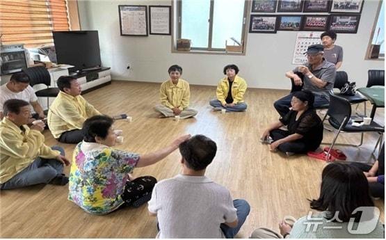 본문 이미지 - 정영미 부군수, 무더위 쉼터 현장점검.(양구군 제공. 재판매 및 DB금지)/뉴스1