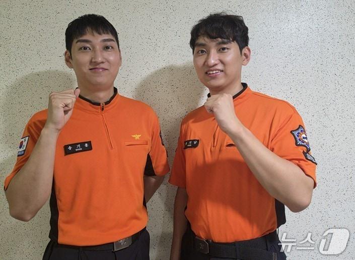 본문 이미지 -  쌍둥이 소방관 송기훈·송기남 형제. (경기소방 제공. 재판매 및 DB 금지) 2026.8.6/뉴스1
