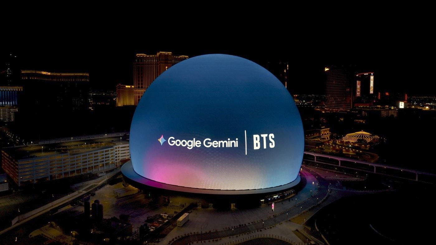 본문 이미지 - 구글이 자사 최신 인공지능(AI) 모델 '제미나이'와 방탄소년단(BTS)의 협업 티저 영상을 2일부터 8일(현지시간)까지 미국 라스베이거스 랜드마크 '스피어' 외벽에서 순환 상영한다. (구글 제공)