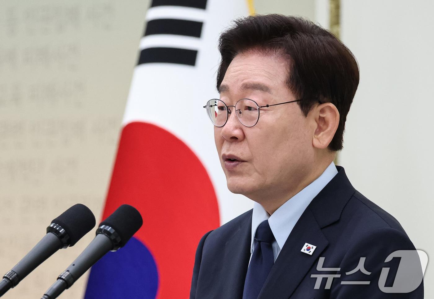 본문 이미지 - 이재명 대통령이 7일 청와대 영빈관에서 열린 진실화해위 3기 출범 계기 국가폭력 피해자 위로 오찬에서 발언을 하고 있다. (청와대통신사진기자단) 2026.8.7 ⓒ 뉴스1 이재명 기자