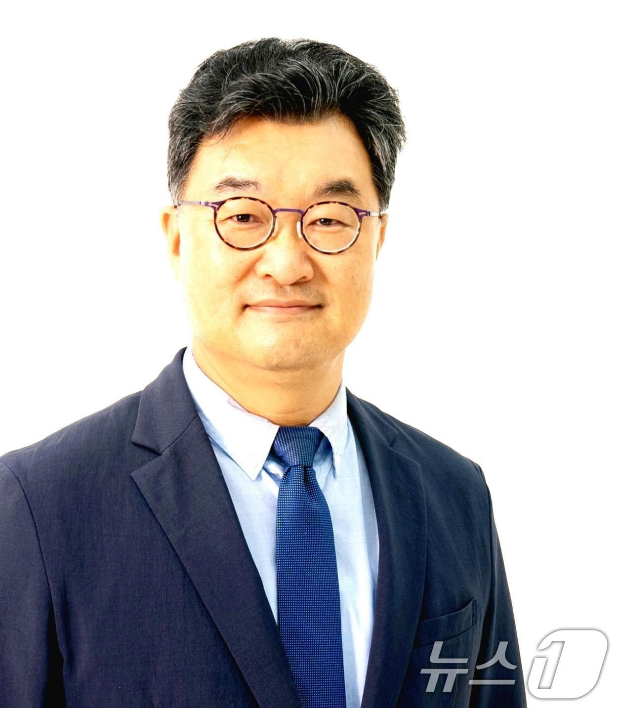 본문 이미지 - 청와대는 7일 이재명 대통령이 국립외교원장에 김흥규 아주대 정치외교학과 교수 겸 미중정책연구소 소장을 임명했다고 밝혔다. (청와대 제공. 재판매 및 DB 금지) 2026.8.7 ⓒ 뉴스1
